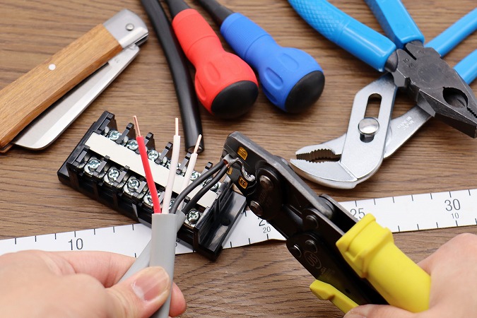 多様な現場で活躍する電気工事士